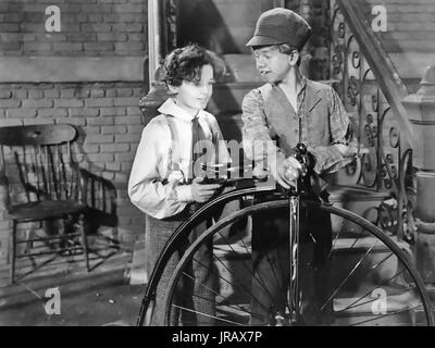 LITTLE LORD FAUNTLEROY 1936 United Artists Film mit Freddie Bartholomew auf der linken Seite und Mickey Rooney Stockfoto