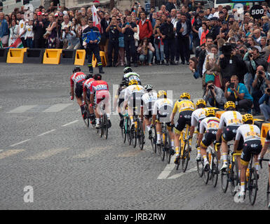 Parijs, frankrijk - Juli 23, 2017: sky Radfahrer reiten Sie die Champs Elysee in Paris nach 3 Wochen Tour de France Stockfoto