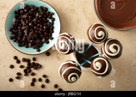 Chocolate Chip Cake Pops Stockfoto