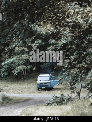 Blau hipster van geparkt für Camping am Mt Franklin in der Nähe von Ebern. Stockfoto