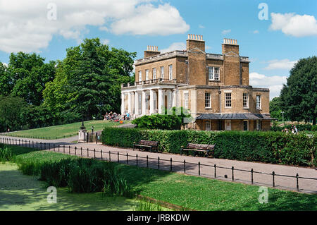 Das 18. Jahrhundert Clissold Haus in Clissold Park, Stoke Newington, London UK, im Sommer Stockfoto