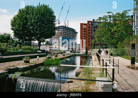 St. Pancras Lock auf dem Regents Canal an Kings Cross, London UK, in der Nähe von Gasspeicher Park Stockfoto