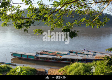 Boote auf dem Mekong, Luang Prabang, Laos Stockfoto