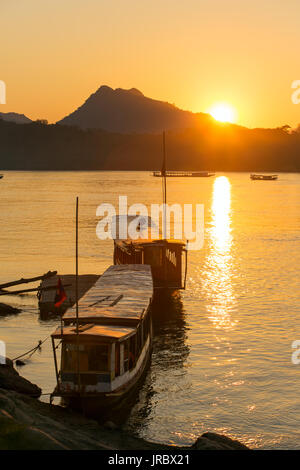 Boote auf dem Mekong, Luang Prabang, Laos Stockfoto