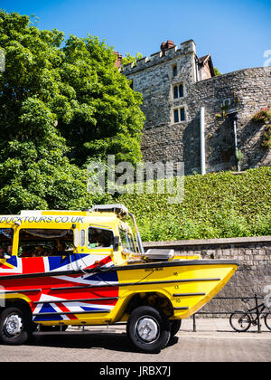 Windsor Duck Tours, Schloss Windsor, Windsor, Berkshire, England Stockfoto