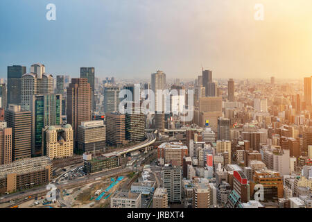 Blick auf die Stadt Osaka Umeda Sky Building in der Stadt Osaka, Japan. Stockfoto