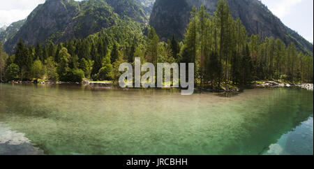 Italien: Blick auf die alpine See der Mello ins Tal, grüne Tal, umgeben von Granit Berge und Wald Bäume der italienischen Yosemite Valley umbenannt Stockfoto