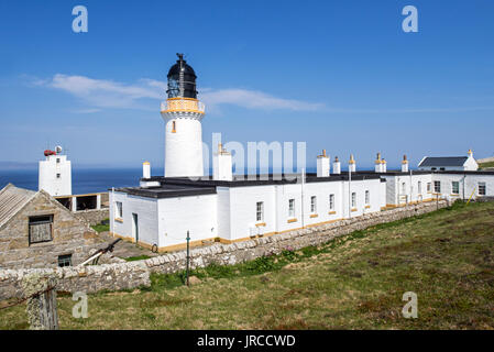 Dunnett Head Leuchtturm auf der Klippe von Ostern Kopf auf dunnett Kopf, Halbinsel in Caithness, Schottland, Großbritannien Stockfoto