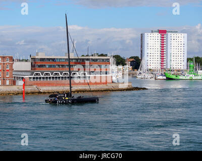 Hugo alex Thompsons "Boss Yachtcharter eingabe Portsmouth Harbour Stockfoto