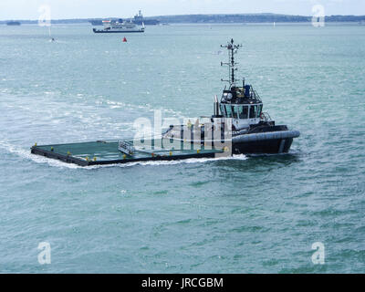 Die Serco im Besitz Tug SD ISuzanne in Portsmouth Harbour Stockfoto