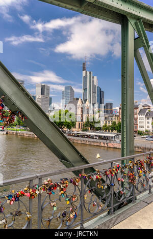 Eiserner Steg Liebe lock Bridge in Frankfurt Stockfoto