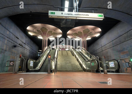 Westend U-Bahn Station in Frankfurt am Main. Stockfoto