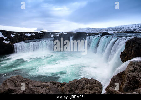 Berühmte Godafoss ist einer der schönsten Wasserfälle Islands. Es wird im Norden der Insel. Stockfoto
