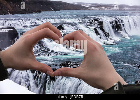 Berühmten Gullfoss ist einer der schönsten Wasserfälle auf der Island. Es befindet sich auf der Südseite der Island. Stockfoto