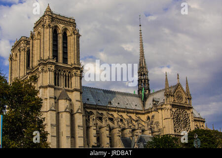 Senlis Kathedrale ist eine römisch-katholische Kirche und die ehemalige Kathedrale von Senlis, Oise, Frankreich. Es war früher der Sitz des Bistums von Senlis, abschaffen Stockfoto