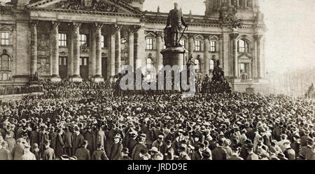 Scheidemann erklärt eine deutsche Republik zu drängen, vor Reichstag, 9. November 1918 Stockfoto