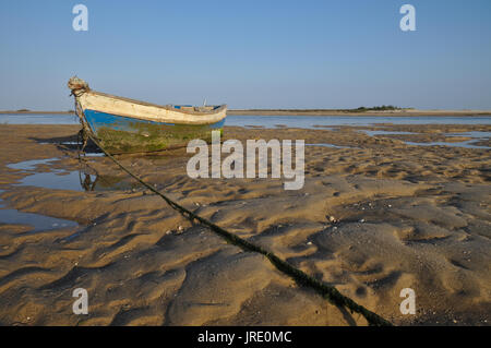 Alte Fischerdorf hölzernes Boot in der Algarve, Portugal Stockfoto