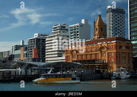 Auckland Ferry Terminal und historischen Ferry Building, Hafen von Auckland, Nordinsel, Neuseeland Stockfoto