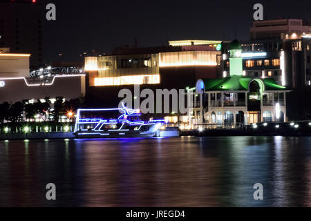 Stadtlandschaft von Yokohama, Japan bei Nacht Minatomirai Innenstadt ist eine wichtige Touristenattraktion. Stockfoto