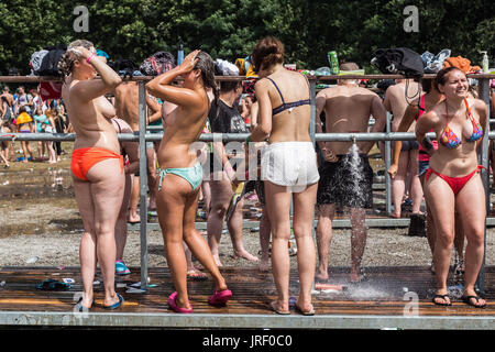 Wroclaw, Polen. 4. August 2017. Woodstock-Festival ist das größte Musikfestival in Polen. Kostrzyn zieht jedes Jahr etwa 200 000 Menschen mit der Passwort-Liebe, Freundschaft und Musik zu spielen. Kostrzyn, Polen. Bildnachweis: Krzysztof Kaniewski/ZUMA Draht/Alamy Live-Nachrichten Stockfoto