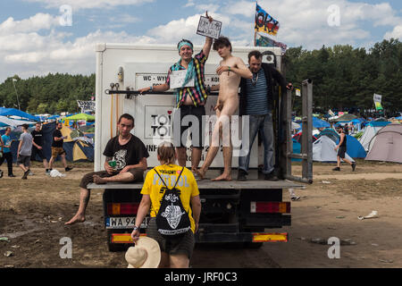 Wroclaw, Polen. 4. August 2017. Woodstock-Festival ist das größte Musikfestival in Polen. Kostrzyn zieht jedes Jahr etwa 200 000 Menschen mit der Passwort-Liebe, Freundschaft und Musik zu spielen. Kostrzyn, Polen. Bildnachweis: Krzysztof Kaniewski/ZUMA Draht/Alamy Live-Nachrichten Stockfoto