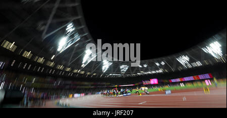 London, Großbritannien. 4. August 2017. Athleten kämpfen die Männer 10000 m-Finale am ersten Tag bei der Leichtathletik-Weltmeisterschaft in London, Großbritannien, am 4. August 2017. Bildnachweis: Han Yan/Xinhua/Alamy Live-Nachrichten Stockfoto