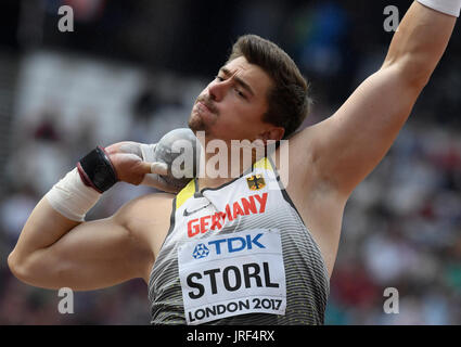 London, Großbritannien. 4. August 2017. Deutsche Kugelstoßer David Storl macht sich bereit für seinen ersten Versuch während der Qualifikation bei den Weltmeisterschaften 2017 London in der Leichtathletik im Olympiastadion in London, Großbritannien, 4. August 2017. Foto: Bernd Thissen/Dpa/Alamy Live News Stockfoto