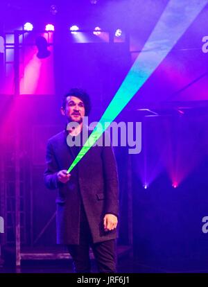 Edinburgh, UK. 5. August 2017. Pleasance Veranstaltungsort startete sein 2017 Edinburgh Fringe Festival Programm veranstaltet von Komiker Ed spielen im Bild: Colin Cloud spielen im Lustgarten Hof Credit: Rich Dyson/Alamy Live News Stockfoto