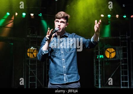 Edinburgh, UK. 5. August 2017. Der Lustgarten Ort startete sein 2017 Edinburgh Fringe Festival Programm veranstaltet von Komiker Ed spielen im Bild: MC für den Start, Komiker Ed spielen Credit: Rich Dyson/Alamy Live News Stockfoto