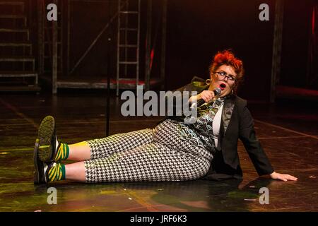 Edinburgh, UK. 5. August 2017. Der Lustgarten Ort startete sein 2017 Edinburgh Fringe Festival Programm veranstaltet von Komiker Ed spielen im Bild: Komiker, Jayde Adams Credit: Rich Dyson/Alamy Live News Stockfoto