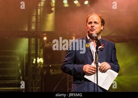 Edinburgh, UK. 5. August 2017. Der Lustgarten Ort startete sein 2017 Edinburgh Fringe Festival Programm veranstaltet von Komiker Ed spielen im Bild: Pleasance Festival-Direktor Anthony Alderson Credit: Rich Dyson/Alamy Live News Stockfoto