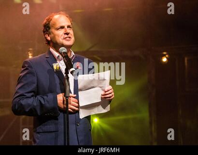 Edinburgh, UK. 5. August 2017. Der Lustgarten Ort startete sein 2017 Edinburgh Fringe Festival Programm veranstaltet von Komiker Ed spielen im Bild: Pleasance Festival-Direktor Anthony Alderson Credit: Rich Dyson/Alamy Live News Stockfoto