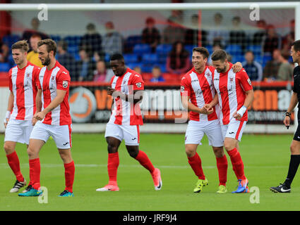 Brackley, UK. 5. August 2017. Brackley Stadt James Armson feiert sein Torekonto Brackey Stadt in der Stadt Brackley V FC United auf Samstag, 5. August 2017 Credit: Leila Coker/Alamy Live News Stockfoto