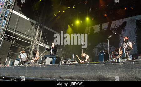 US-Band "Alice Cooper" ist auf der Bühne härter des Wacken Open Air-Festivals in Wacken, Deutschland, 5. August 2017 durchführen. Wacken Open Air findet zwischen 03 und 5. August 2017. Foto: Christophe Gateau/dpa Stockfoto