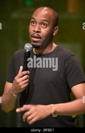 Edinburgh, Schottland. 5. August 2017. Edinburgh Fringe 2017 Pleasance Eröffnungs-Gala. Dane Baptiste Credit: Andrew Eaton/Alamy Live-Nachrichten Stockfoto