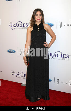 42. annual Gracie Awards statt an das Beverly Wilshire Hotel - Anreise mit: Mandy Moore wo: Los Angeles, California, Vereinigte Staaten von Amerika bei: Kredit-6. Juni 2017: Nicky Nelson/WENN.com Stockfoto