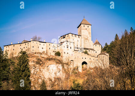 Campo Taufers, Italien - 26. Dezember 2016: Burg Taufers in Taufers, Ahrntal, Italien Valle. Stockfoto