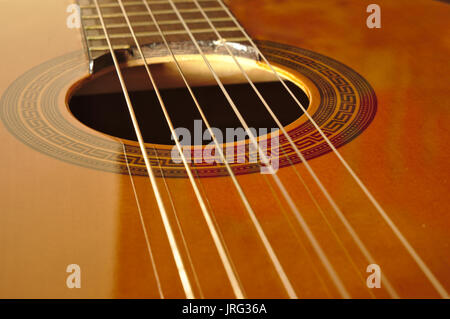 Klassische spanische Gitarre Close-up. Klassische Musikinstrumente Stockfoto