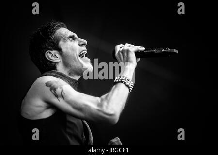 Janes Neigung bei einem Musikfestival in British Columbia Kanada in Schwarz und Weiß. Stockfoto