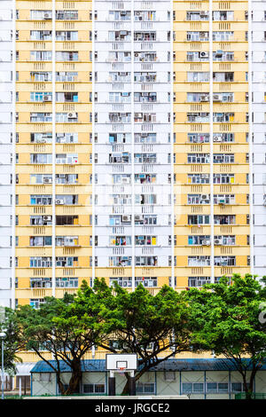 Alte öffentliche Wohnanlage in Ping Shek, Kwun Tong, Kowloon, Hong Kong. Der alte Beton Apartments wurden in den frühen 1970er Jahren gebaut. Mit einer Bevölkerung Stockfoto