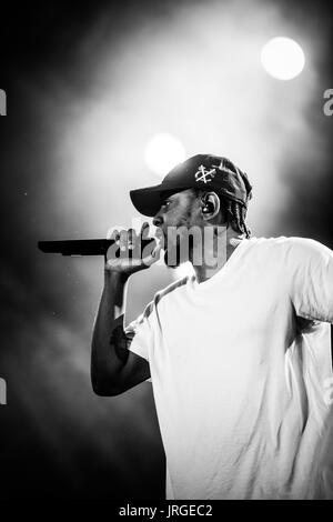 Kendrick Lamar bei einem Musikfestival in British Columbia Kanada in Schwarz und Weiß. Stockfoto