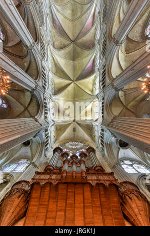 Bourges, Frankreich - 21. Mai 2017: Kathedrale von Bourges, die Römisch-katholische Kirche in Bourges, Frankreich. Es ist dem heiligen Stephanus gewidmet und ist der Sitz Stockfoto