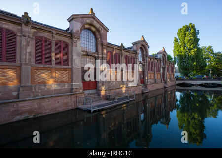 Die alten Gebäude von Klein Venedig in Colmar. Stockfoto