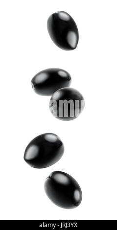 Isolierte Oliven in der Luft. Der schwarze Oliven Früchte auf weißem Hintergrund mit Freistellungspfad isoliert Stockfoto