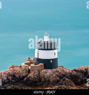 Lange Exposition von Noirmont Point Tower, St. Brelade, Jersey, Großbritannien Stockfoto