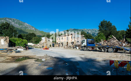 Trümmer des Erdbebens, das die Stadt Reggio Emilia in der Region Latium in Italien getroffen. Das starke Erdbeben am 24. August 2016 statt. Stockfoto