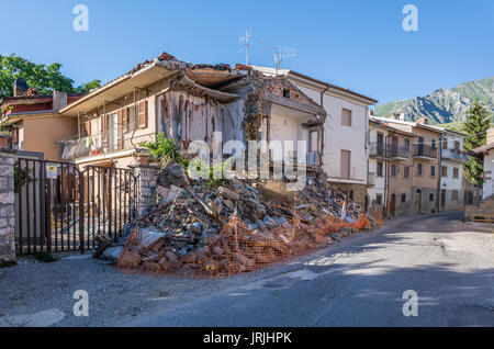 Trümmer des Erdbebens, das die Stadt Reggio Emilia in der Region Latium in Italien getroffen. Das starke Erdbeben am 24. August 2016 statt. Stockfoto