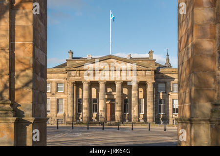 Glasgow High Court von Justiciary, Glasgow, Schottland, Großbritannien - seit 1997 eine Erweiterung hinter diesem ursprünglichen Bau ist nun als Haupteingang verwendet Stockfoto