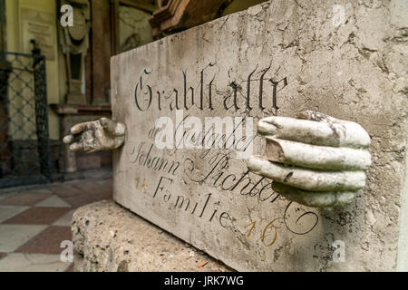 Grabstätte auf dem Sebastiansfriedhof in Salzburg, Österreich | Grabstein, Friedhof St. Sebastian, Salzburg, Österreich Stockfoto