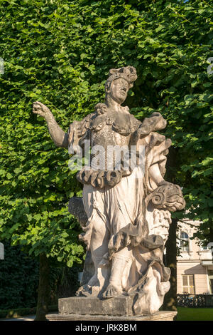 Statue im Mirabellgarten Salzburg, Österreich | Schloss Mirabell Gärten Statue in Salzburg, Österreich Stockfoto